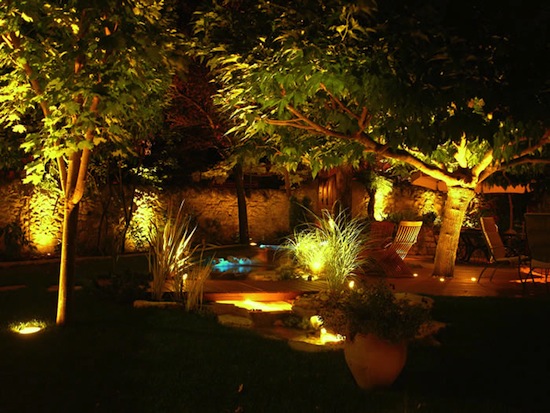 Eclairage exterieur de Jardin : spot solaire, photophore & guirlande - PRÊT  A JARDINER
