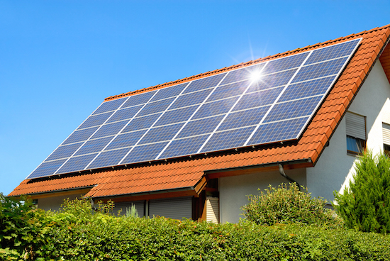 Panneaux solaires sur maison : calculez le nombre idéal